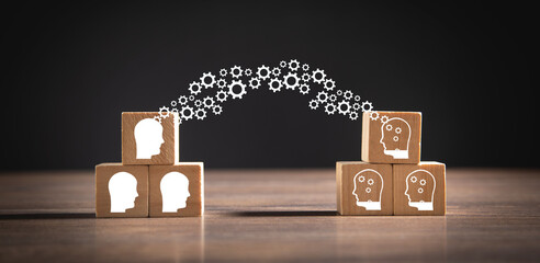 《古董局中局》讲述的故事你知道吗？