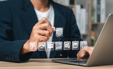 《古董局中局》讲述的故事你知道吗？