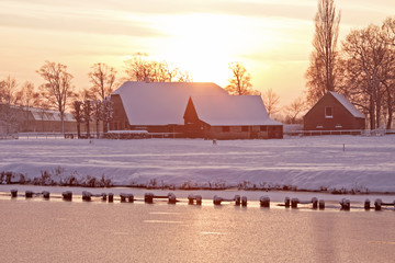 大学生为什么必须学国防知识400字